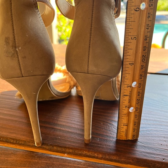 Vince Camuto Fringed Heels,Size 8 NWOT - Picture 3 of 7